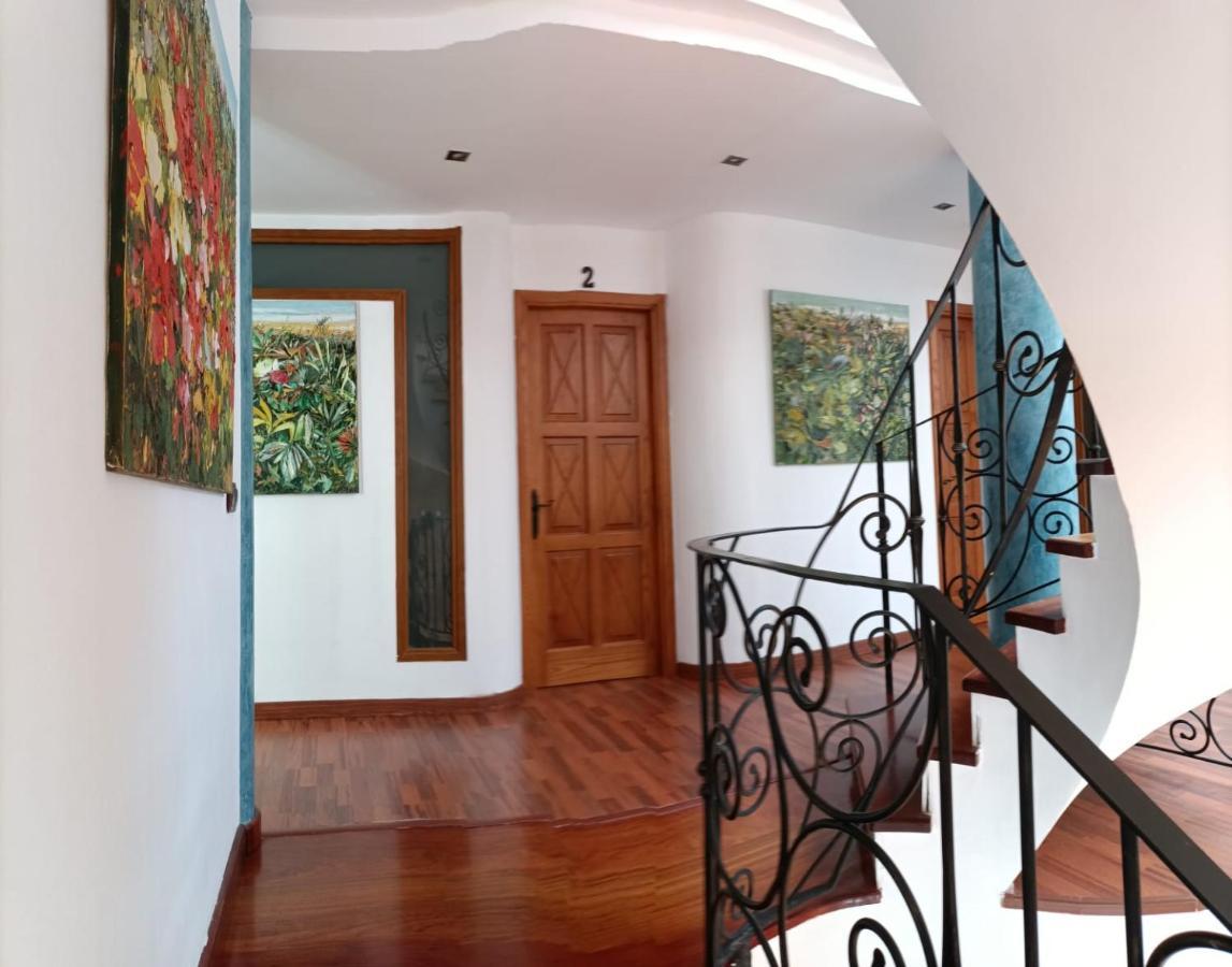 Escalera interior de La Casona Canaria